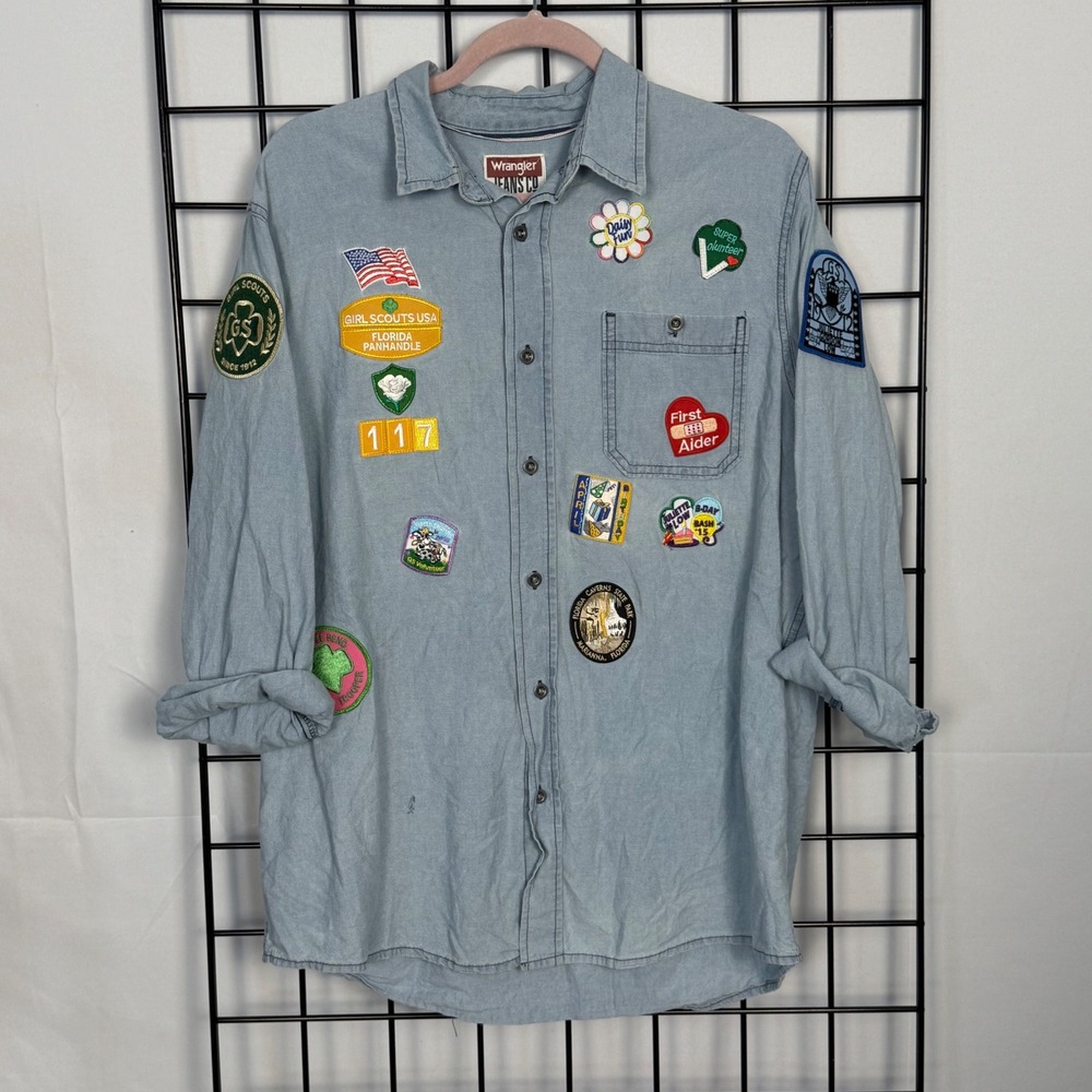 Vtg Wrangler Chambray Shirt Womens Large Blue Lots of Girl Scout Patches Denim